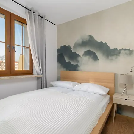 Comfortable Two-bedroom By Renters Appartamento